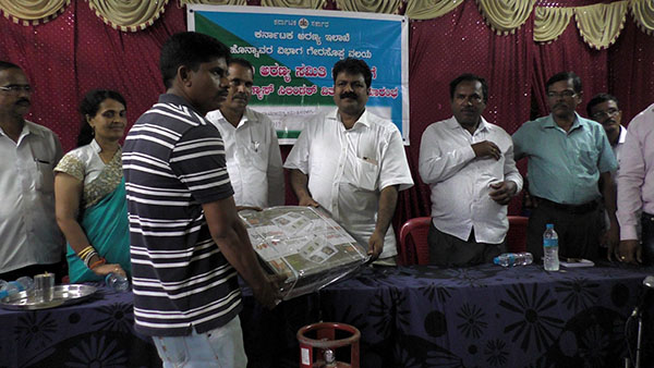 ಹೊನ್ನಾವರ : ಅರಣ್ಯ ಸಮಿತಿ ಸದಸ್ಯರಿಗೆ ಉಚಿತ ಗ್ಯಾಸ್ ವಿತರಣೆ